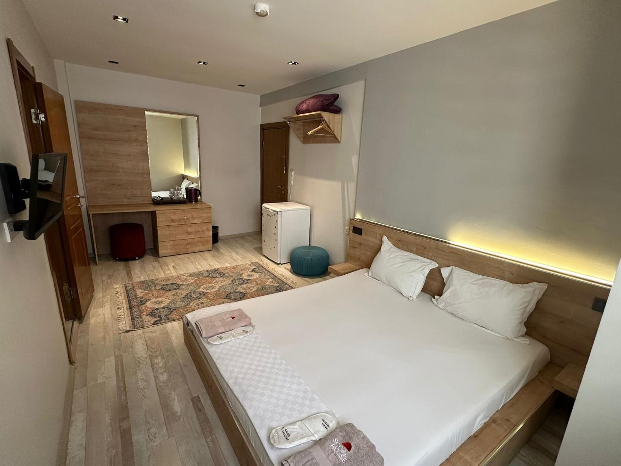 Hotel Social House Mil *